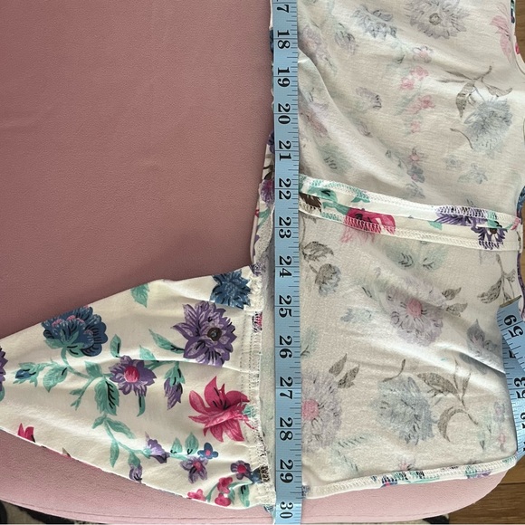 Split tie front floral halter top - Picture 5 of 5